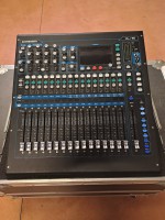 Allen & Heath QU-16 + Case